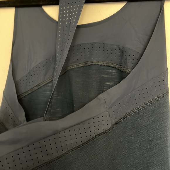 Lightweight navy workout top - Picture 8 of 8